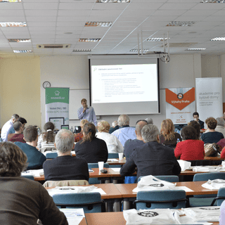 70 účastníků a 3 odborní řečníci na Sousedském setkání v Praze