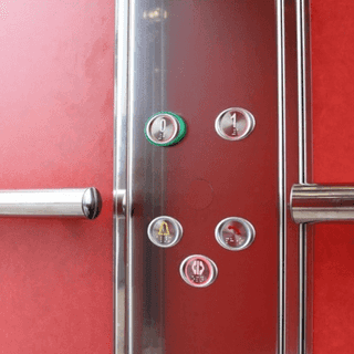Rekonstrukce výtahu – jak úspěšně projít výběrovým řízením a dovést rekonstrukci do zdárného konce?