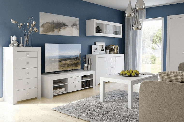 Obývací stěny 2018: minimalismus i dřevo