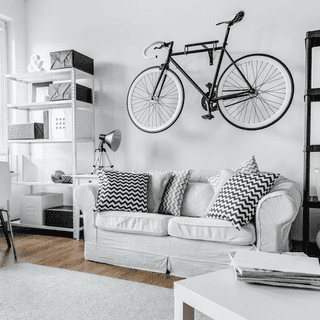 3 praktické tipy, jak v malém bytě uložit kolo