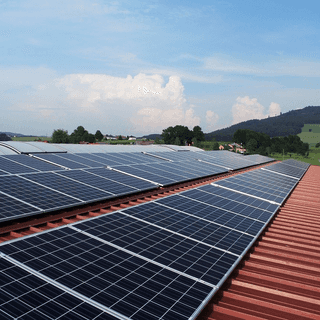 Solární panely na bytovém domě. Jaké překážky čekají na SVJ?